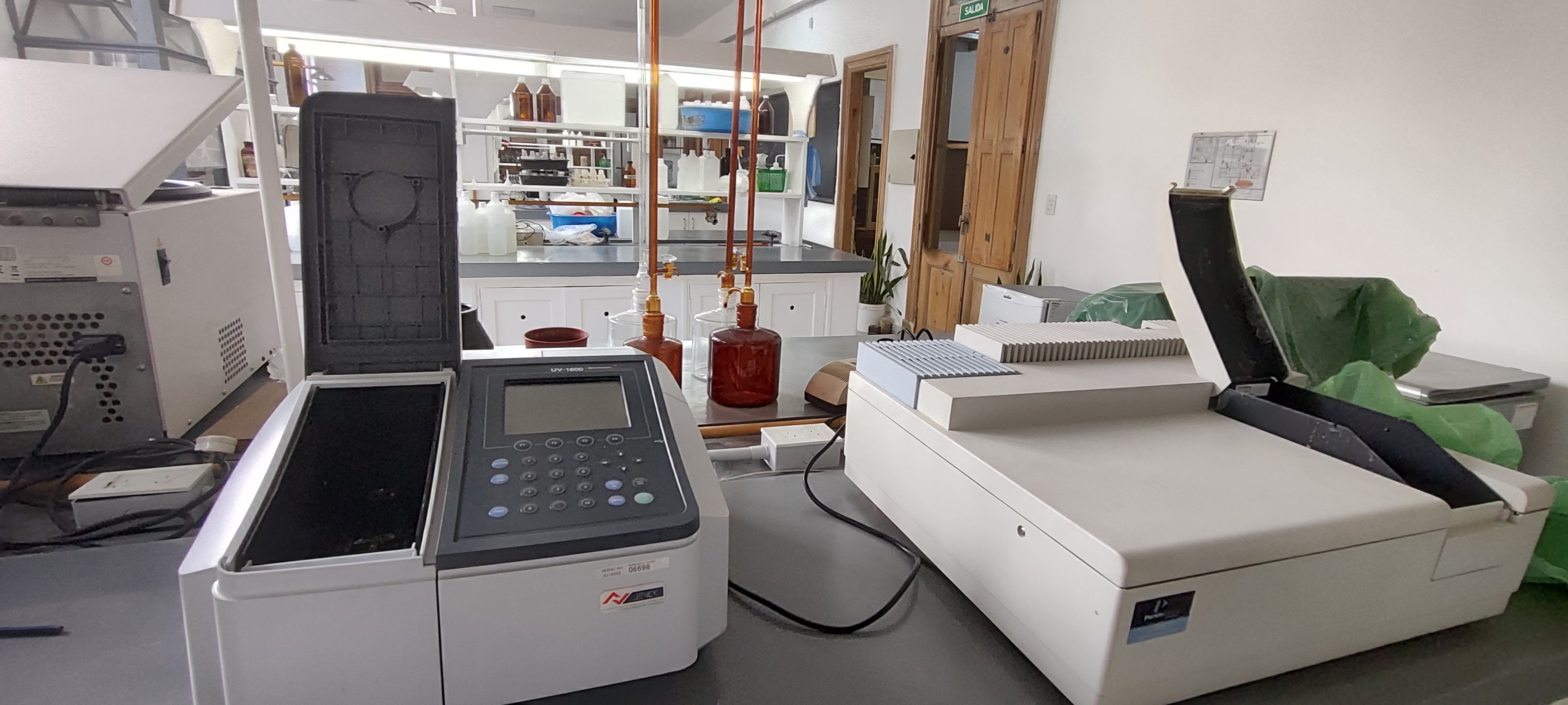 Equipos de la cátedra de química inorgánica y analítica en fauba